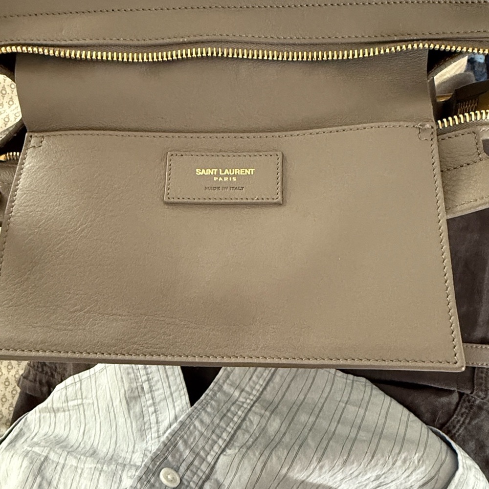 Saint Laurent baby cabas, in gray with gold hardware. - Picture 4 of 11